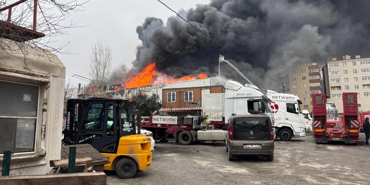 Ataşehir'de korkutan yangın