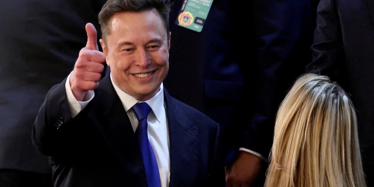 Elon Musk 31 günün 26'sında beyaz ırkla ilgili paylaşım yapmış