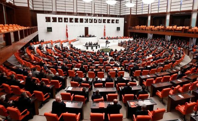 CHP'li vekiller Meclis'i inletti: Kahrolsun istibdat, yaşasın hürriyet