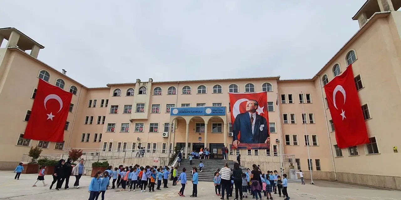 Okulda 'ilahi' dayatmasına tepki gösteren veli ifadeye çağrıldı