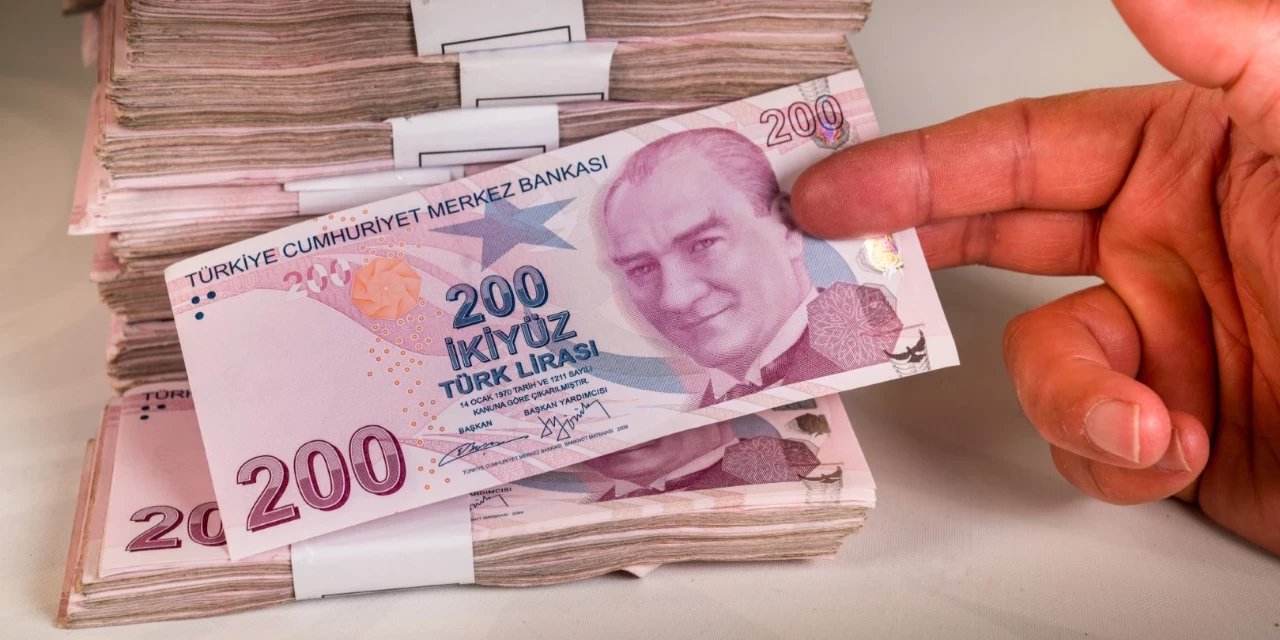 Borç patlaması yaşanıyor: Kredilerde dev artış