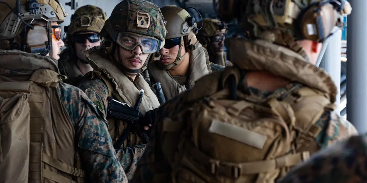 CENTCOM duyurdu! Piyadeleri taşıyan savaş gemisi Orta Doğu’da