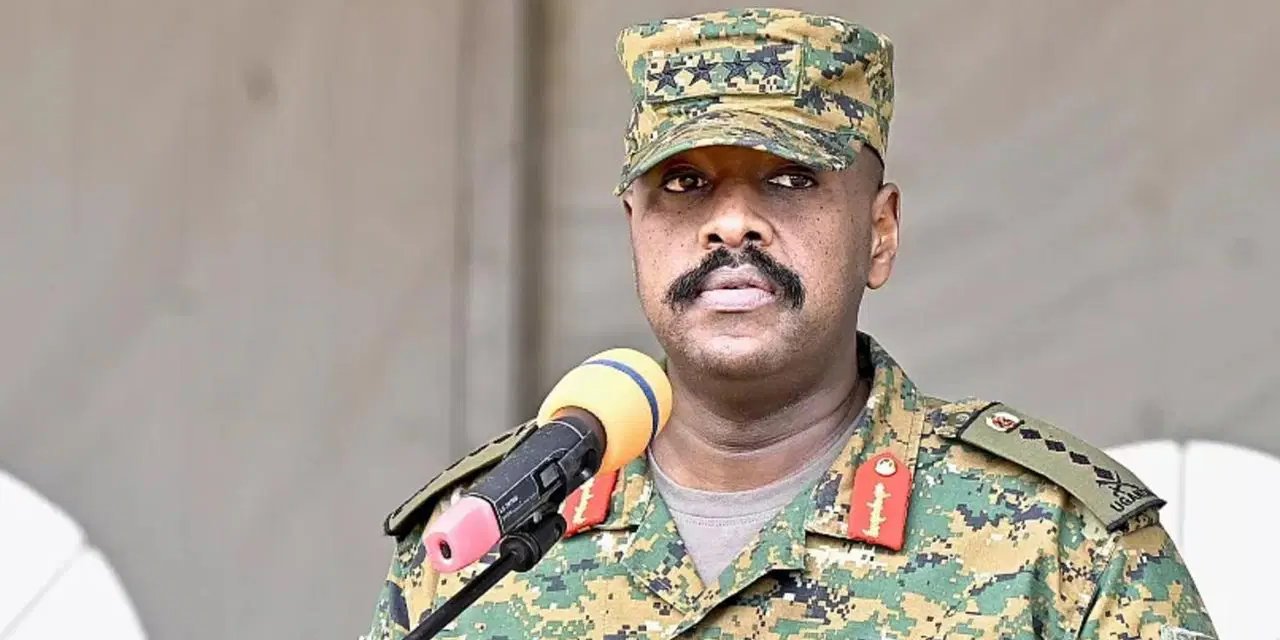 Uganda Savunma Kuvvetleri Komutanı’ndan geri adım