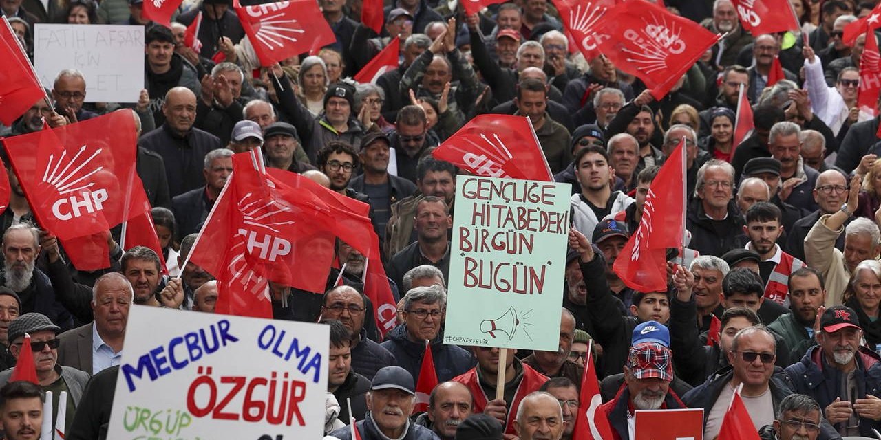 AKP'li hukukçulardan 'CHP'ye kapatma davası' çağrısı