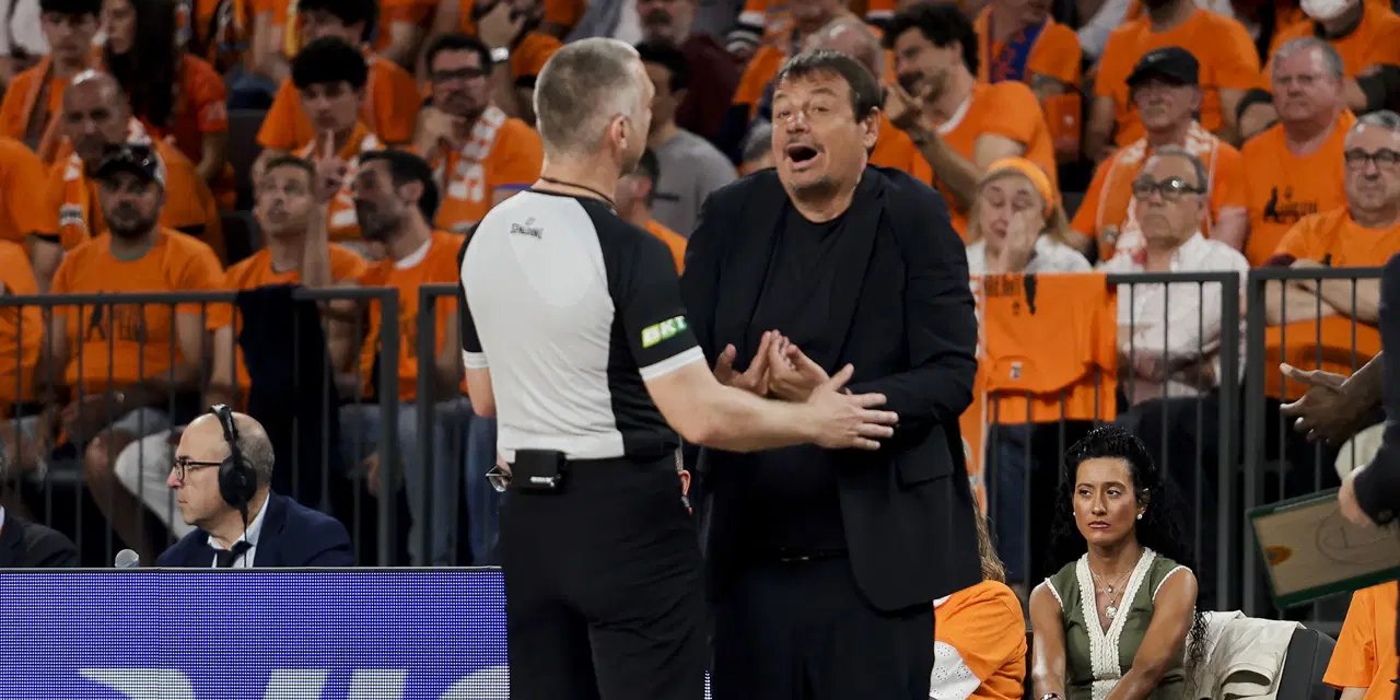Soruya kızan Ergin Ataman, basın toplantısını terk etti
