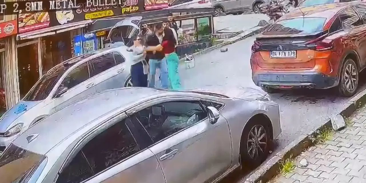 Sosyal medya fenomeni trafikte tartıştığı sürücüye kafa attı