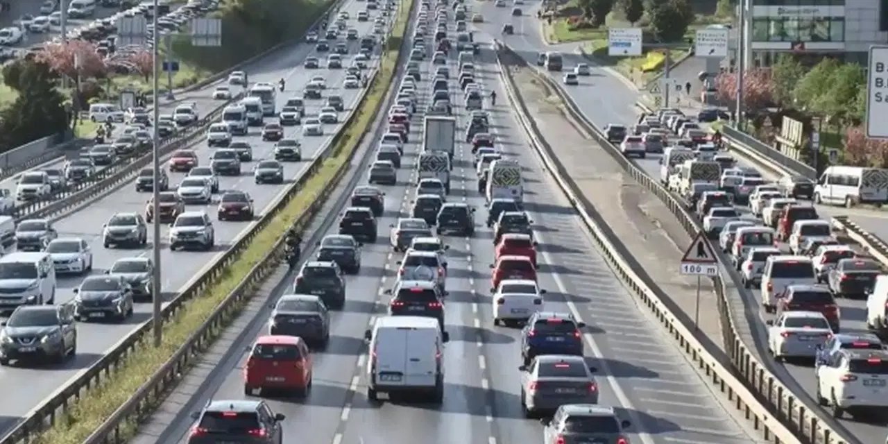 İstanbul'da haftanın ilk iş gününde trafik yoğunluğu