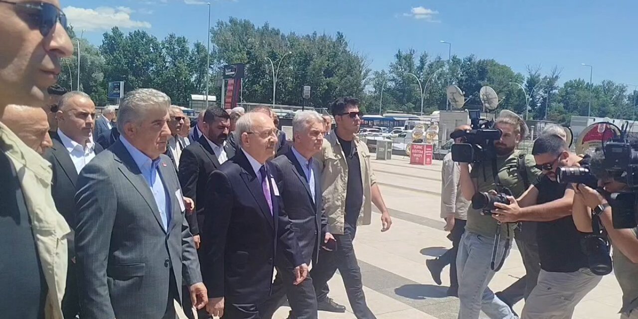 CHP Genel Başkanı Kılıçdaroğlu, İzmir Milletvekili Türeli'nin babasının cenaze törenine katıldı