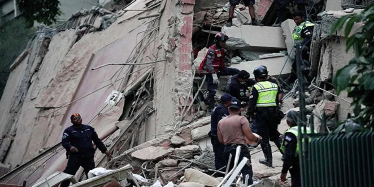 Venezuela'da 39 Saniye Arayla 7.5 ve 7.2 Şiddetinde Deprem