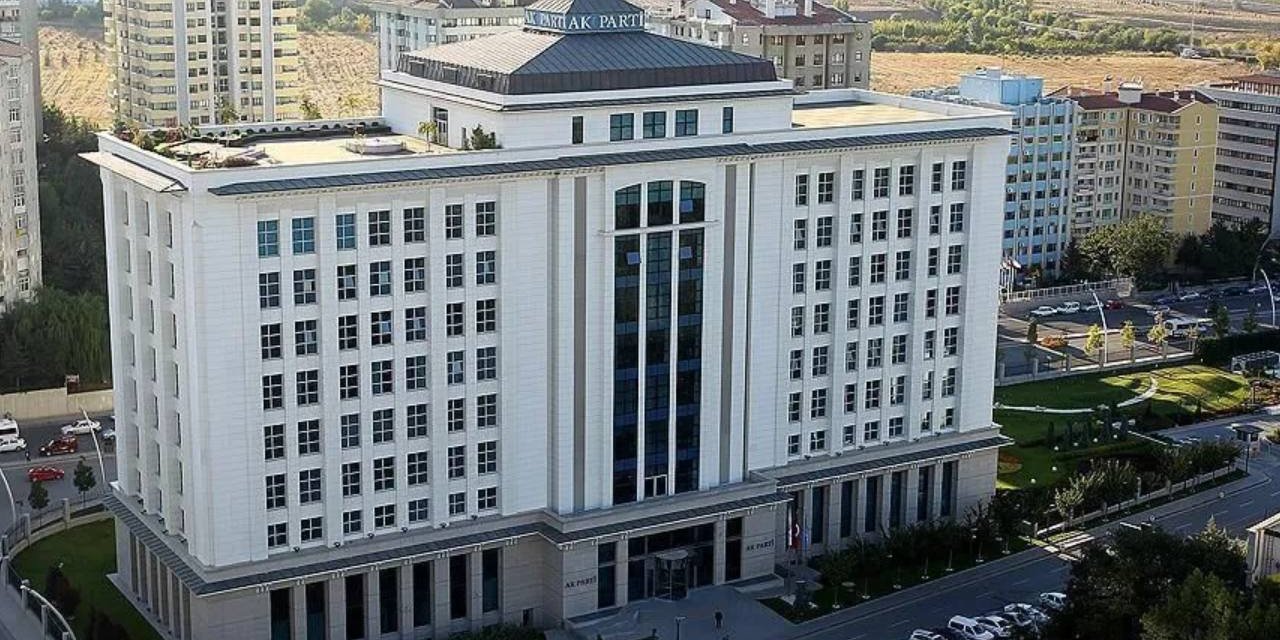 Murat Ağırel'den çarpıcı kulis bilgisi: AKP'nin yönettiği 3 belediyeye operasyon geliyor!