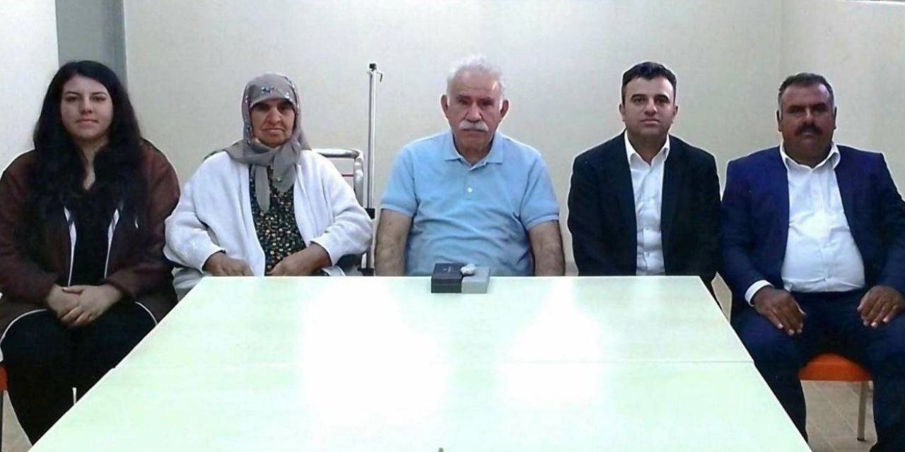 Teröristbaşı Abdullah Öcalan’ın ailesi ile 10 ay önce çektirdiği fotoğraf ilk kez paylaşıldı