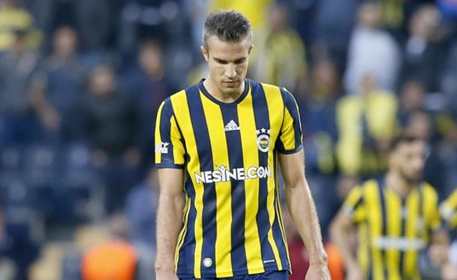 Fenerbahçe'de van Persie tekliyor!
