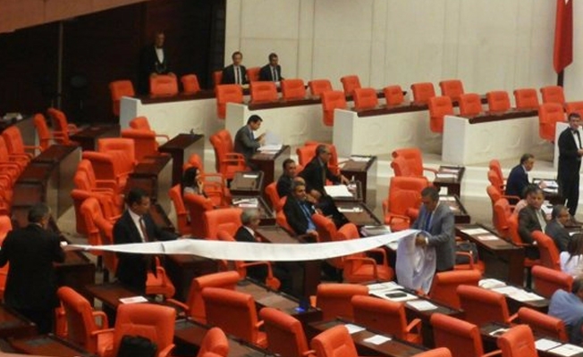 CHP'li Tanrıkulu'ndan Meclis'te protesto