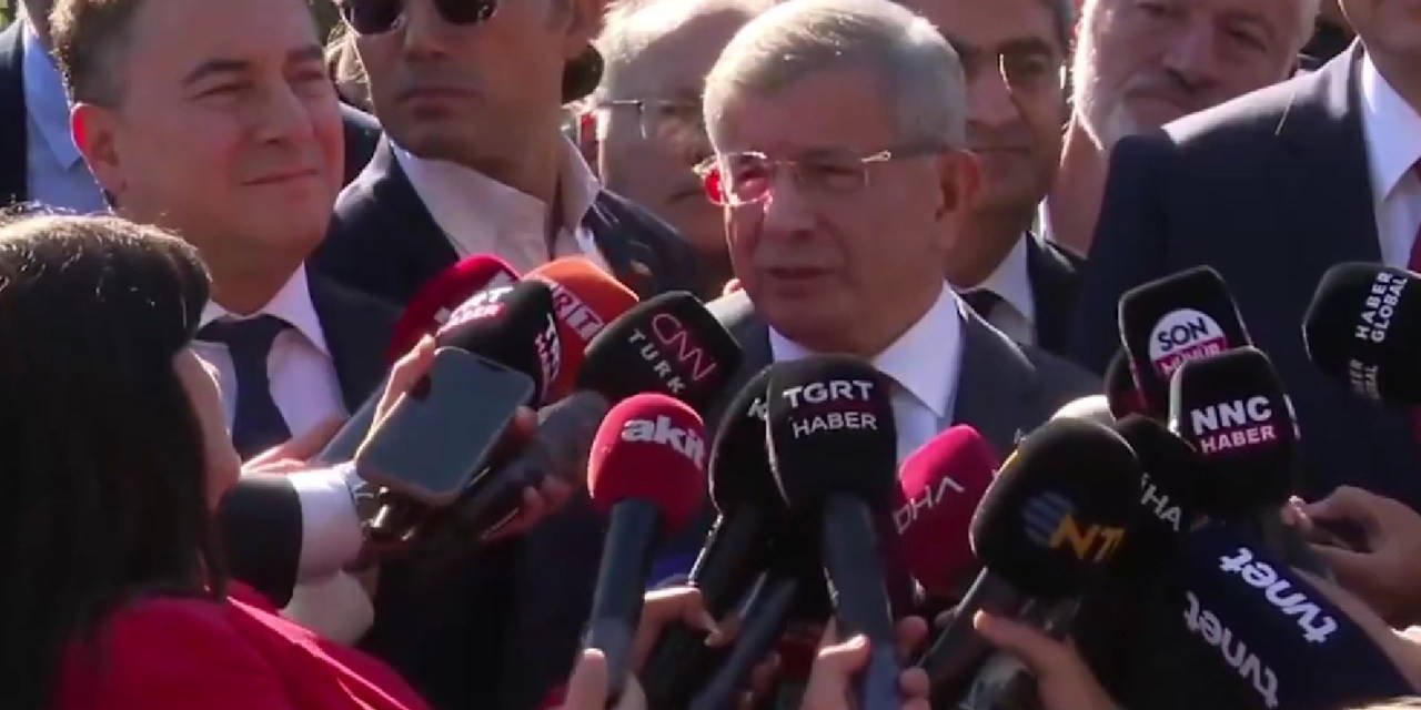 Ahmet Davutoğlu: “Türkiye tarihinde ilk kez bir başbakan ifadeye çağırıldı”