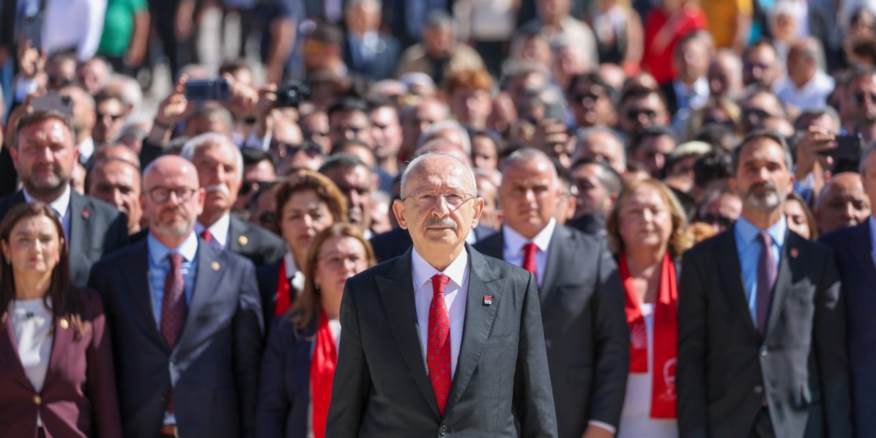 Yüzbinler Anıtkabir'deydi | CHP’nin 103. yılında Kılıçdaroğlu Anıtkabir’de: Atatürk’ün huzurunda dikkat çeken mesaj