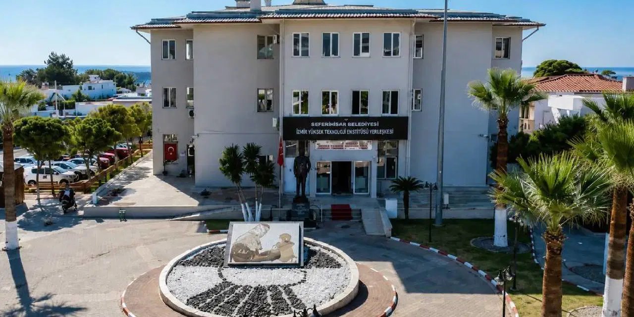 Seferihisar Belediyesi'ne Rüşvet Operasyonu: 47 Şüpheli Adliyede