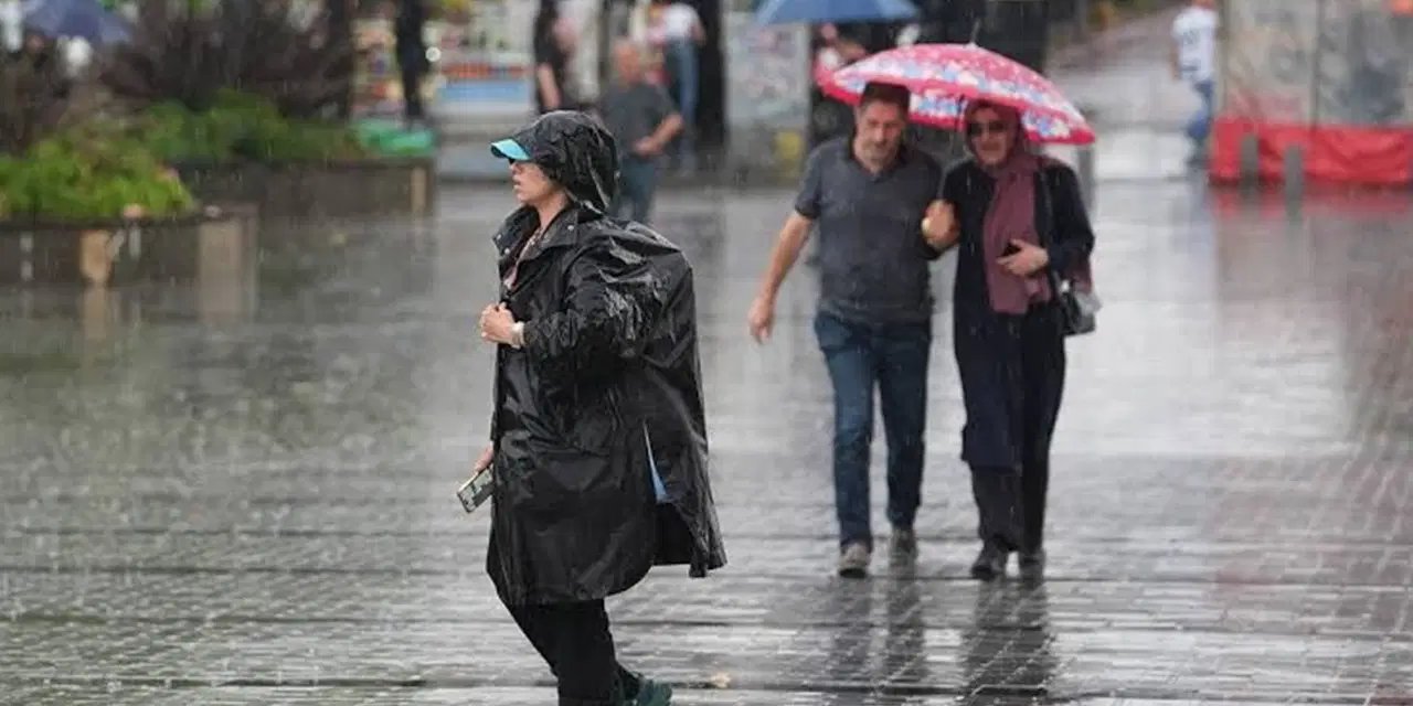 Hava bir anda değişiyor, sağanak yağış geliyor!