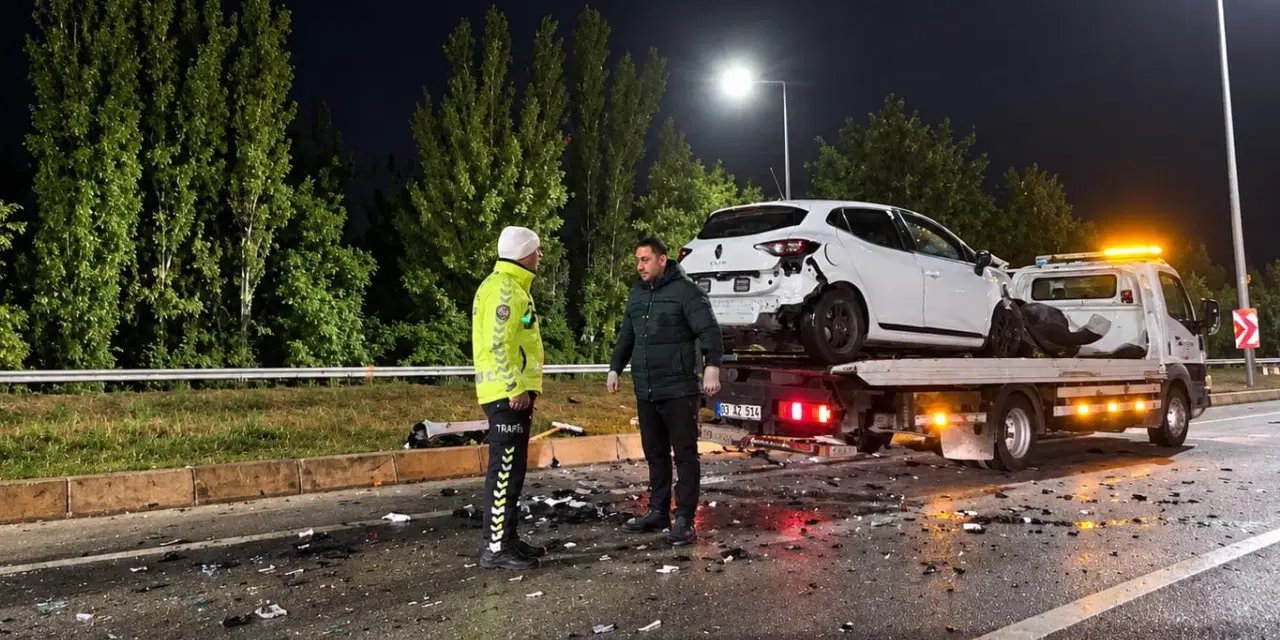 İYİ Partili başkan ve oğlu trafik kazasında yaralandı