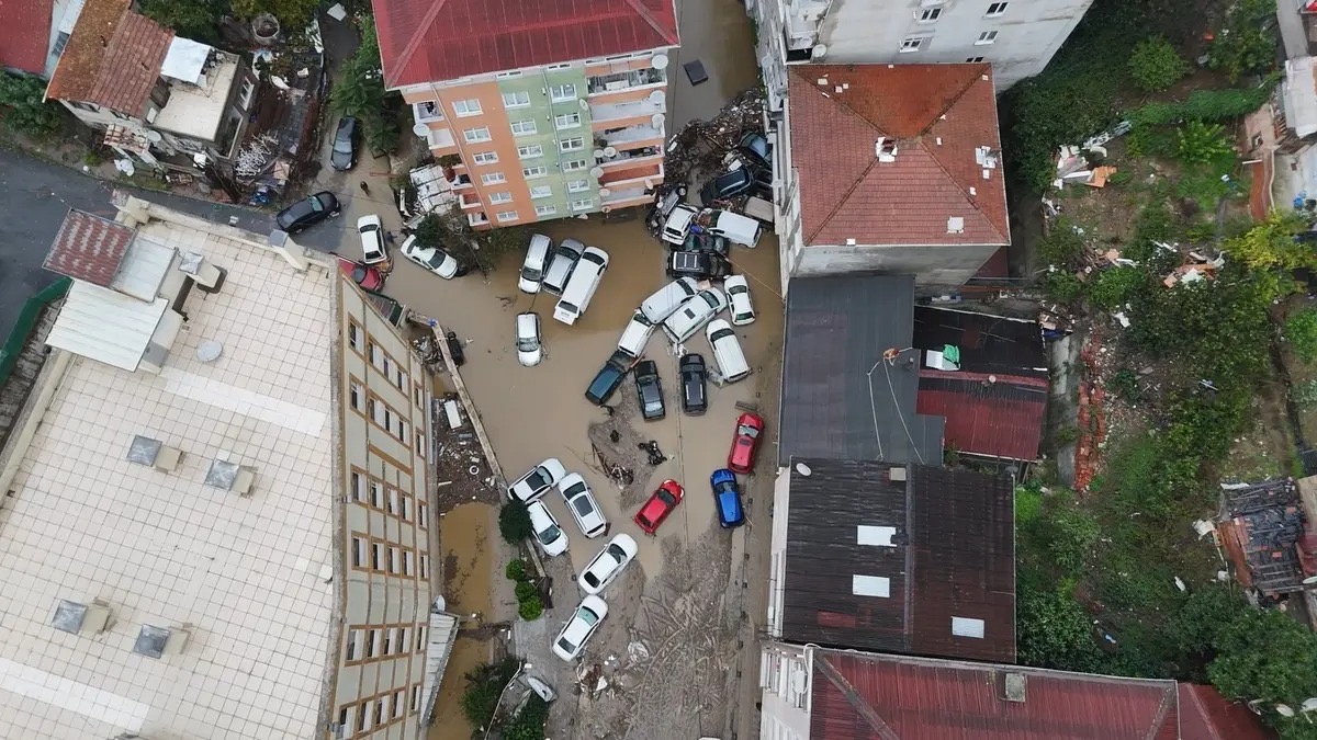 Meteoroloji’den Sağanak ve Fırtına Uyarısı: İstanbul Dahil Birçok İlde Alarm