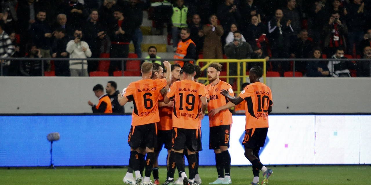 Çorum FK'den müthiş geri dönüş! Çaykur Rizespor'u Moukoko yıktı