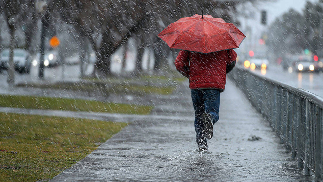 Meteoroloji'den 45 İl İçin Uyarı: Kuvvetli Yağış ve Fırtına Kapıda
