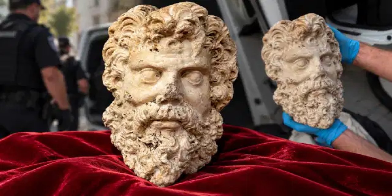 İzmir'de tarihi eser operasyonu: 2 bin yıllık Zeus heykeli ele geçirildi!