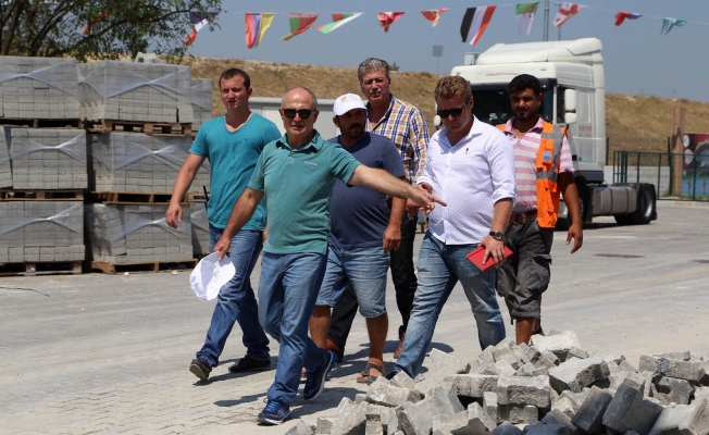 Makamda zaman geçirmek bana göre değil dedi mahalle mahalle gezdi