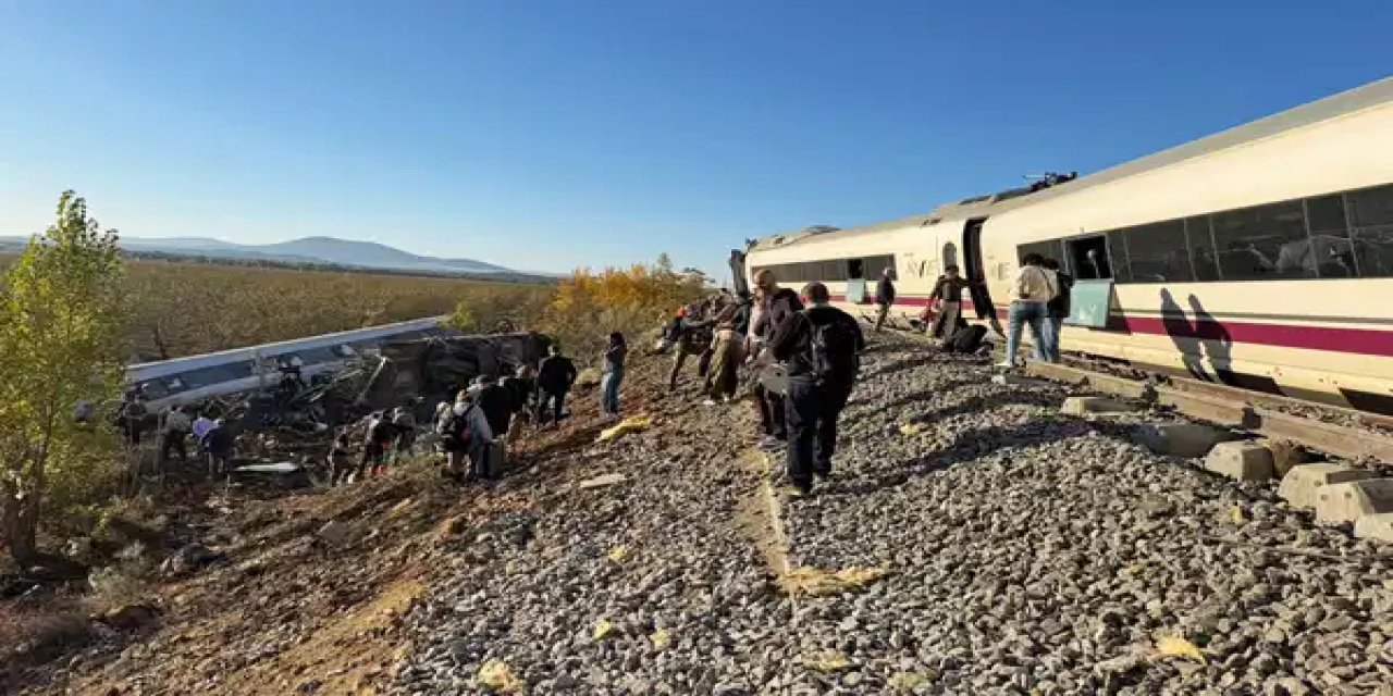 İspanya'da iki hızlı tren çarpıştı: En az 39 kişi hayatını kaybetti