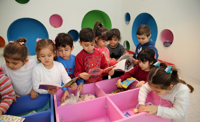 Rengarenk kütüphaneden çocuklara 5 bin kitap