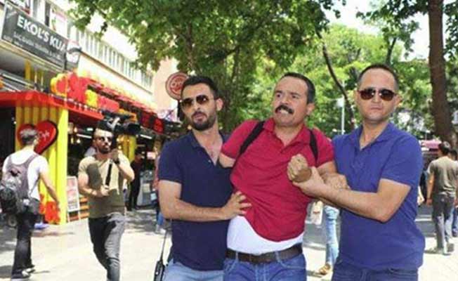 Bir kolu olmayan Veli Saçılık'a saldırdılar, polis izledi
