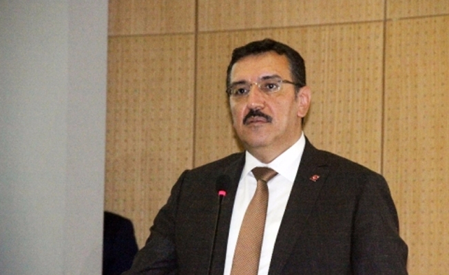 Bakan sıcağa dayanamadı