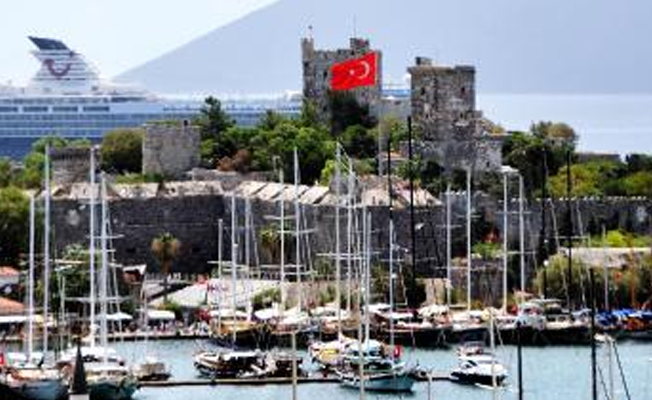 Denizden binlerce turist geldi!