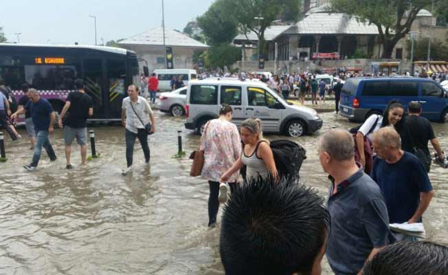 İstanbul'da uzmanlardan flaş uyarı: Bir saat olduğunuz yerde kalın