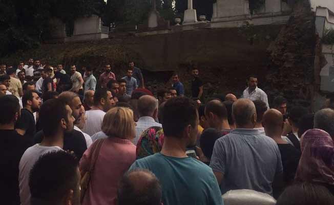 Sel sebebiyle duvar çöktü; çok sayıda yaralı