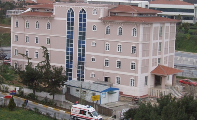 Fırtınada yaralanan 2'si ağır 10 kişi  Haydarpaşa Numune Hastanesi'nde tedavi altına alındı