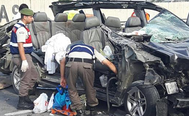 Bilecik'te minibüs tıra çarptı: 3 ölü, 2 yaralı