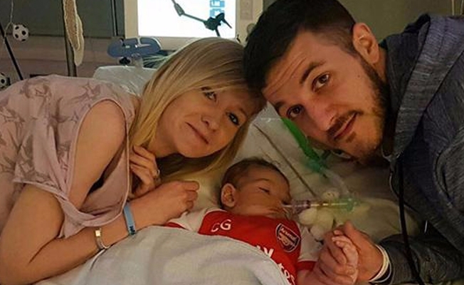 Charlie bebek yaşamını yitirdi