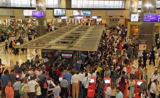 Uçağı rötar yapan yolculara müjde! Tazminat alacaklar