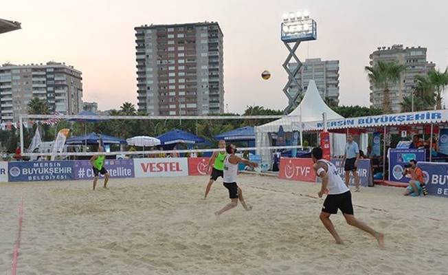 Uluslararası Plaj Voleybolu heyecanı Mersin'de devam ediyor!