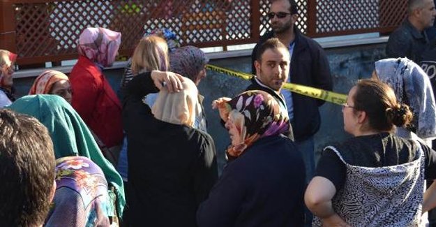 Annesinin kafasını kesti!