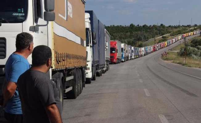 20 kilometre TIR kuyruğu