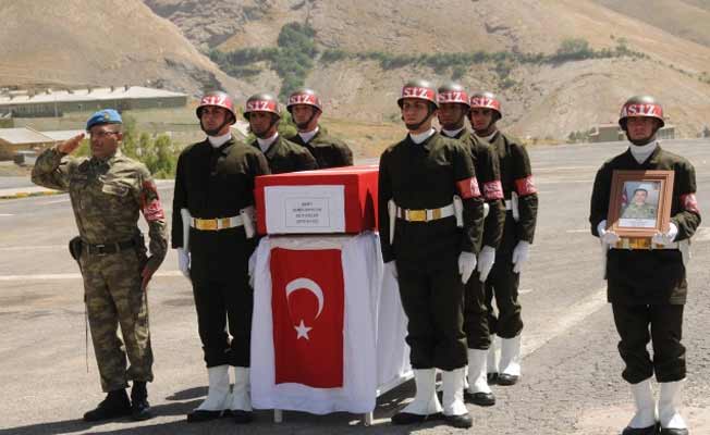 Nöbet değişimi yapan asker arkadaşını yanlışlıkla öldürdü