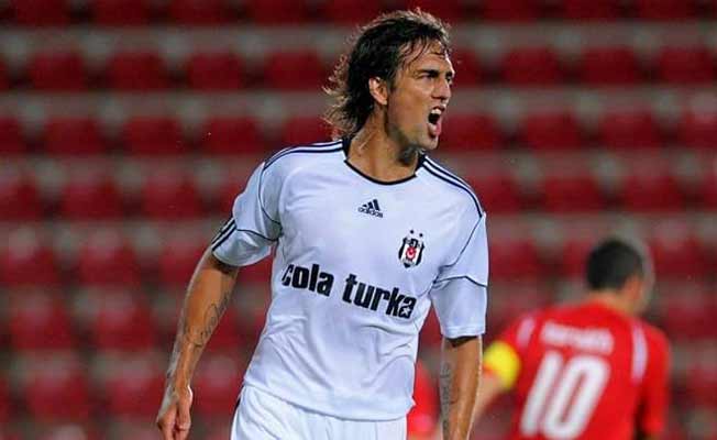 Beşiktaş'ın efsanesi futbolu bıraktı!