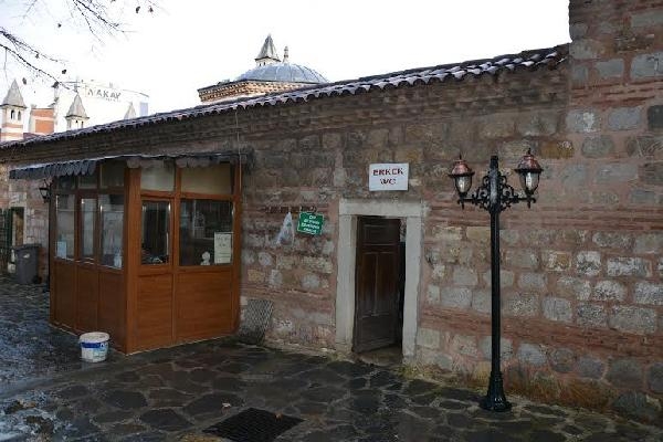 Mimar Sinan'ın yaptığı 5 asırlık camiye pisuvar yaptılar