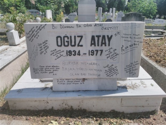Oğuz Atay'ın mezarı eski haline getirildi