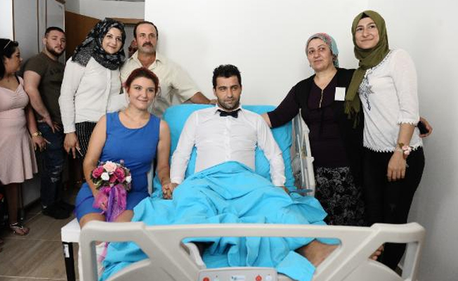 Kaza yapan çift hastane odasında nikah kıydı!