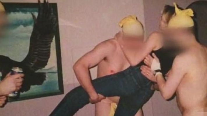 Askeri birlikte skandal görüntüler!