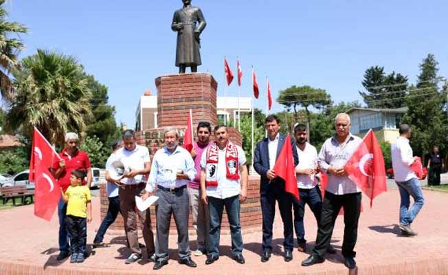 CHP'liler Atatürk heykeline saldırıyı kınadı!