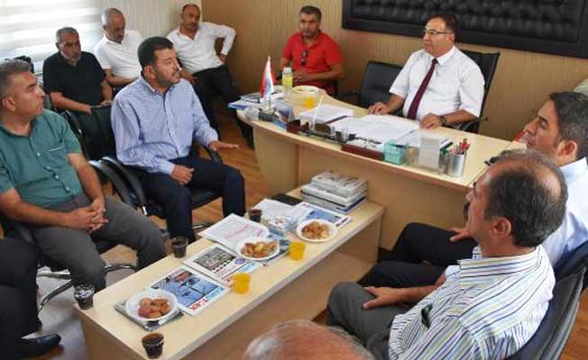 'Cemaatlere teslim ediyorlar'