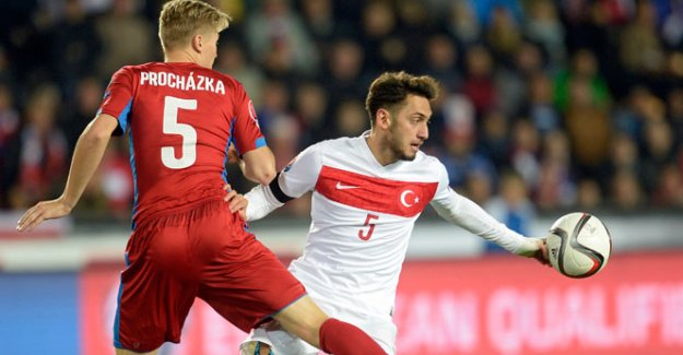 Çek Cumhuriyeti 0-1 Türkiye...Stat yıkılıyor..